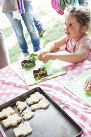 Sweets for Everybody - a Child Baking Coockies | Foodies Festival