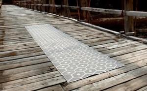 Pappelina outdoor plastic carpet - honey warm grey
