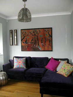 Wood, dark purple and grey living room | Decorative ideas from Nest Interior Design