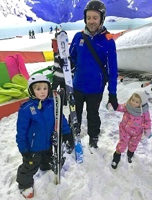 Family Day Out | Skiing at Chill Factore | photo by Alena Chalmovska