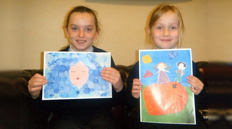 Alexandria McLelland and Liberty MacLeod with their winning paintings