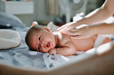 Baby massage by Khoa Pham from unsplash