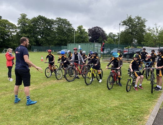 Matt Ellis, British cycling coach, with Greenbank Prep pupils, 2021