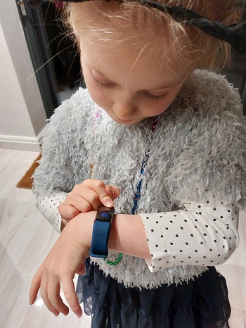 Girl wearing Fitness tracker_2