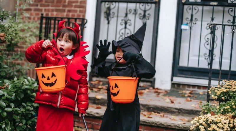 Trick or treat, photo by Charles Parker, pexels 5859426
