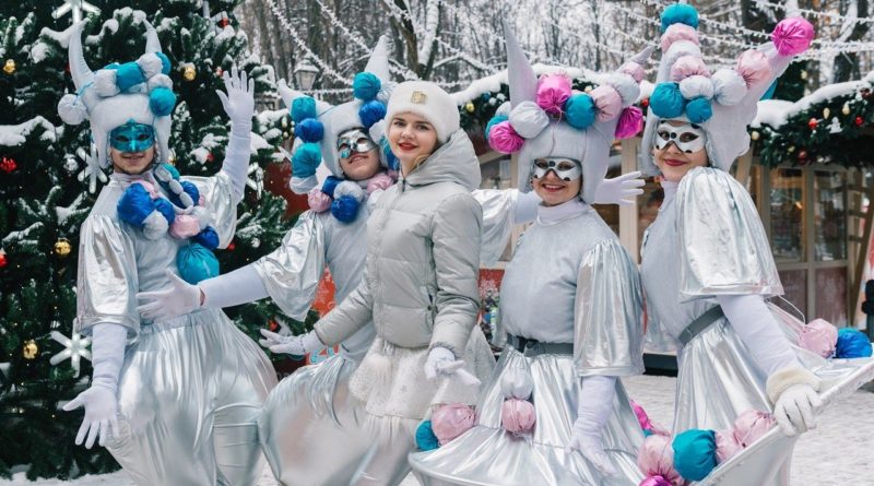 Group of people in costumes for Christmas show | photo: Anton Belitskiy