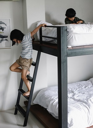 Kids on Bunk Bed | pexels alex green