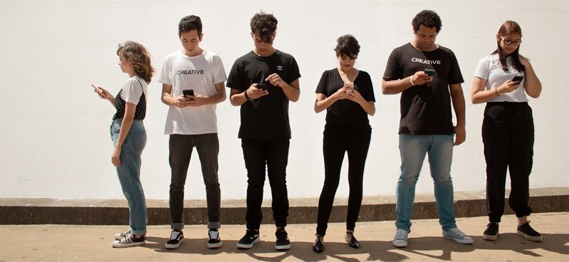 People with mobile phones