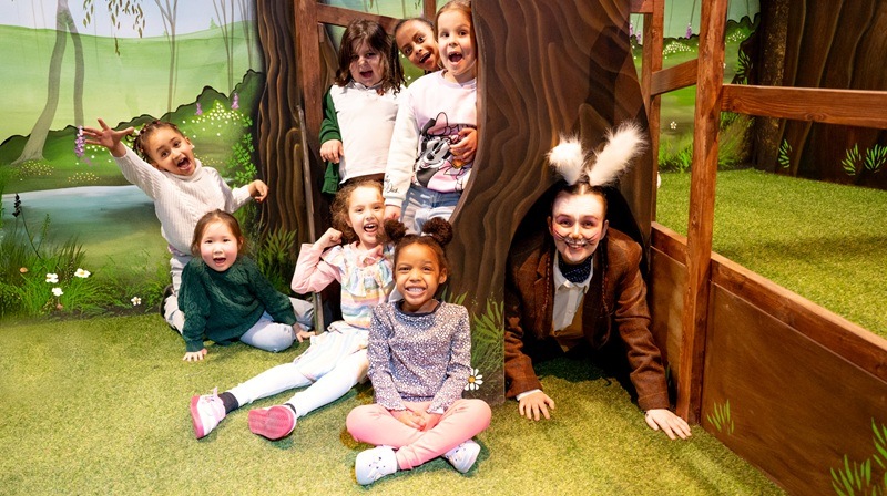 Children in Z-Arts Centre in Mancheter