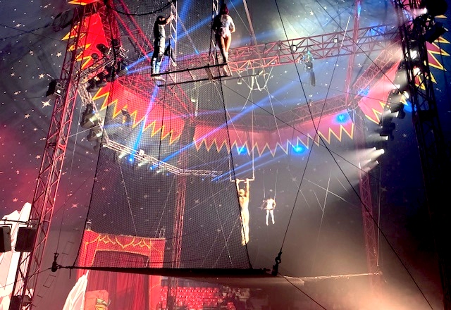 Flying Trapeze Acrobats | Snowstorm Wish Ice-skating Show