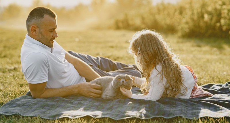 Father and daughter with a cat