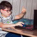 Boy in front of the computer, photo by Ahmend Hindawi