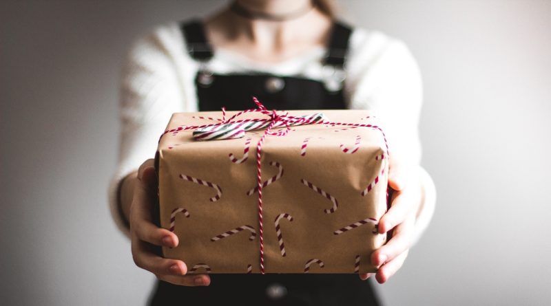 Chrismas gift by kira-auf from unsplash