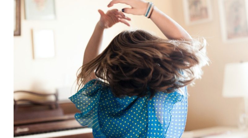 Girl at the piano by laura-fuhrma unsplash