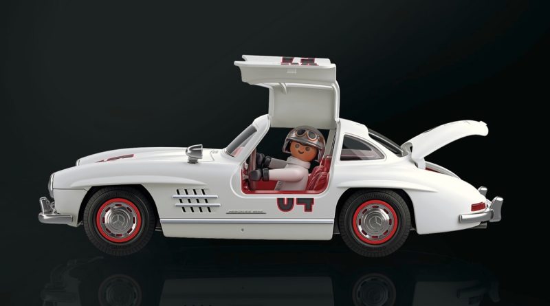 PLAYMOBIL Mercedes Benz 300SL with open doors, photo 1