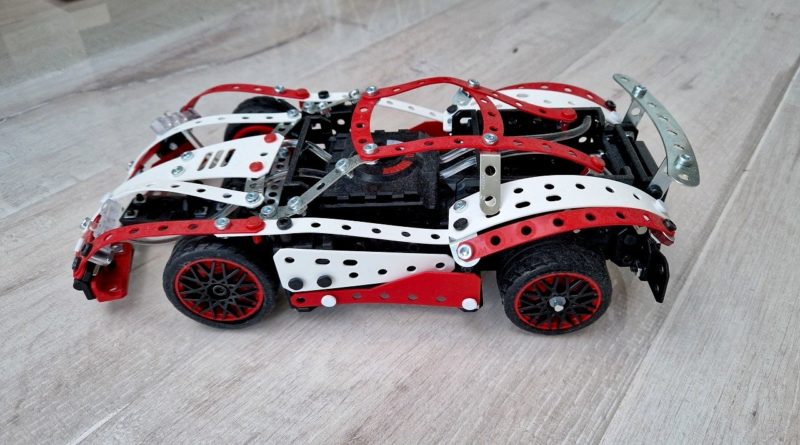 Meccano 25-in-1 motorized supercar, assembled