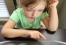 Little girl with a tablet Photo: Hal Gatewood. Unsplash