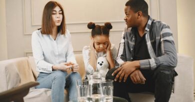 Parents arguing and an upset child